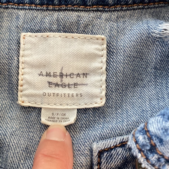 AMERICAN EAGLE DISTRESSED JEAN JACKET - Picture 4 of 13